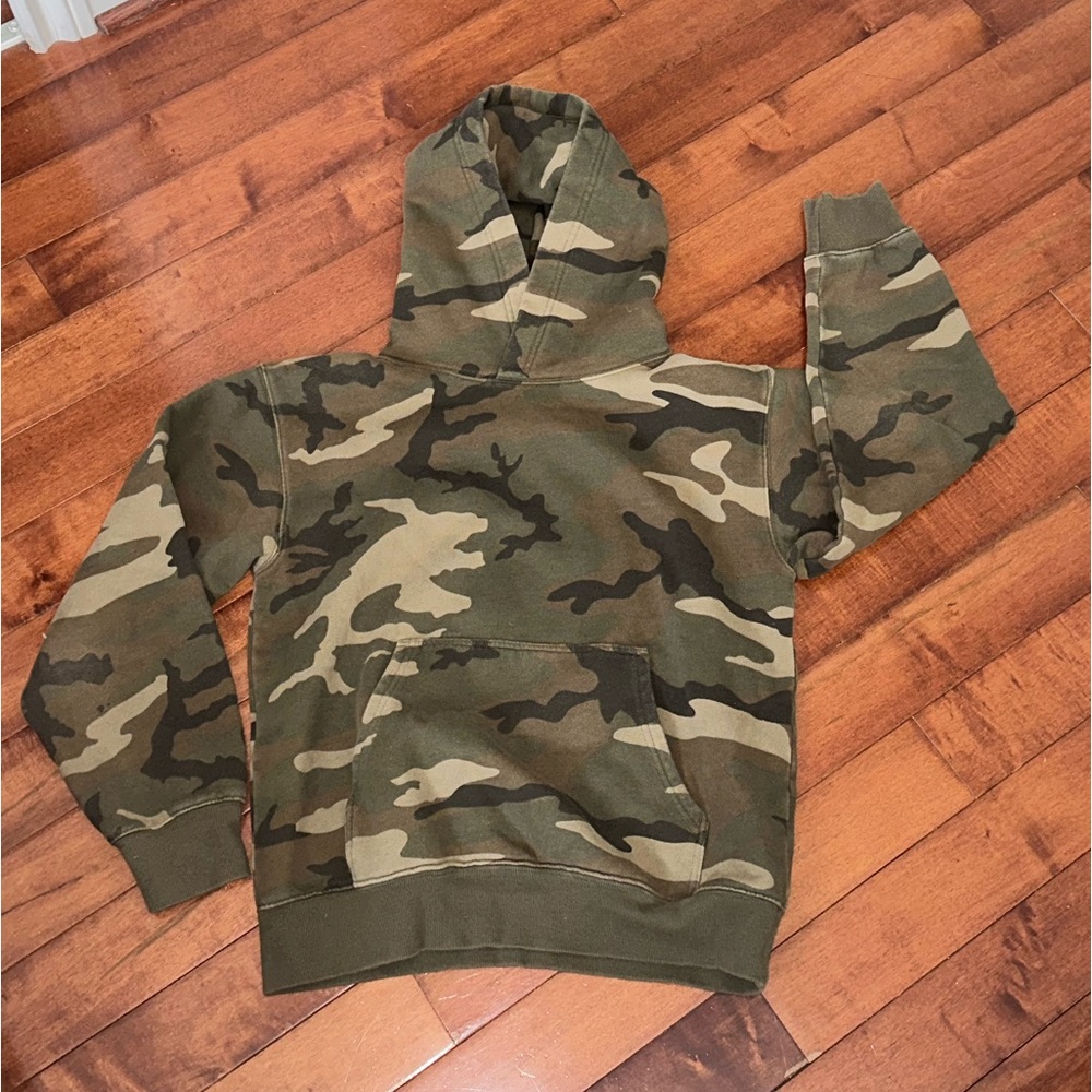 Aritzia TNA camo sweatshirt size Small super cute and cozy- no longer sold